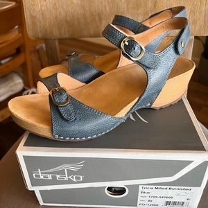 Dansko Tricia Blue Milled Burnished Sandals 40 (9) Worn once, EUC!